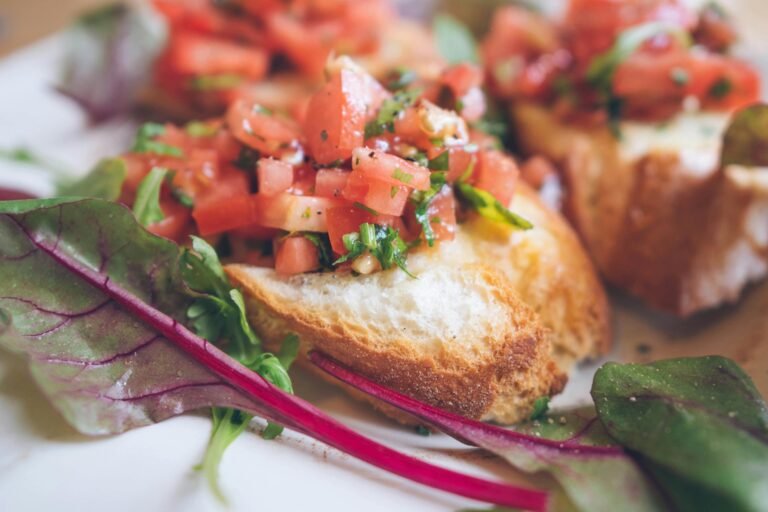 Bruschetta de tomate e manjericão